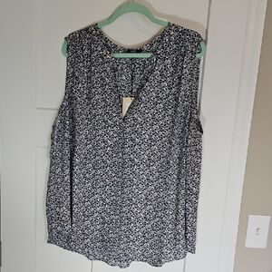 NYDJ Navy and White Sleeveless Pintuck Blouse